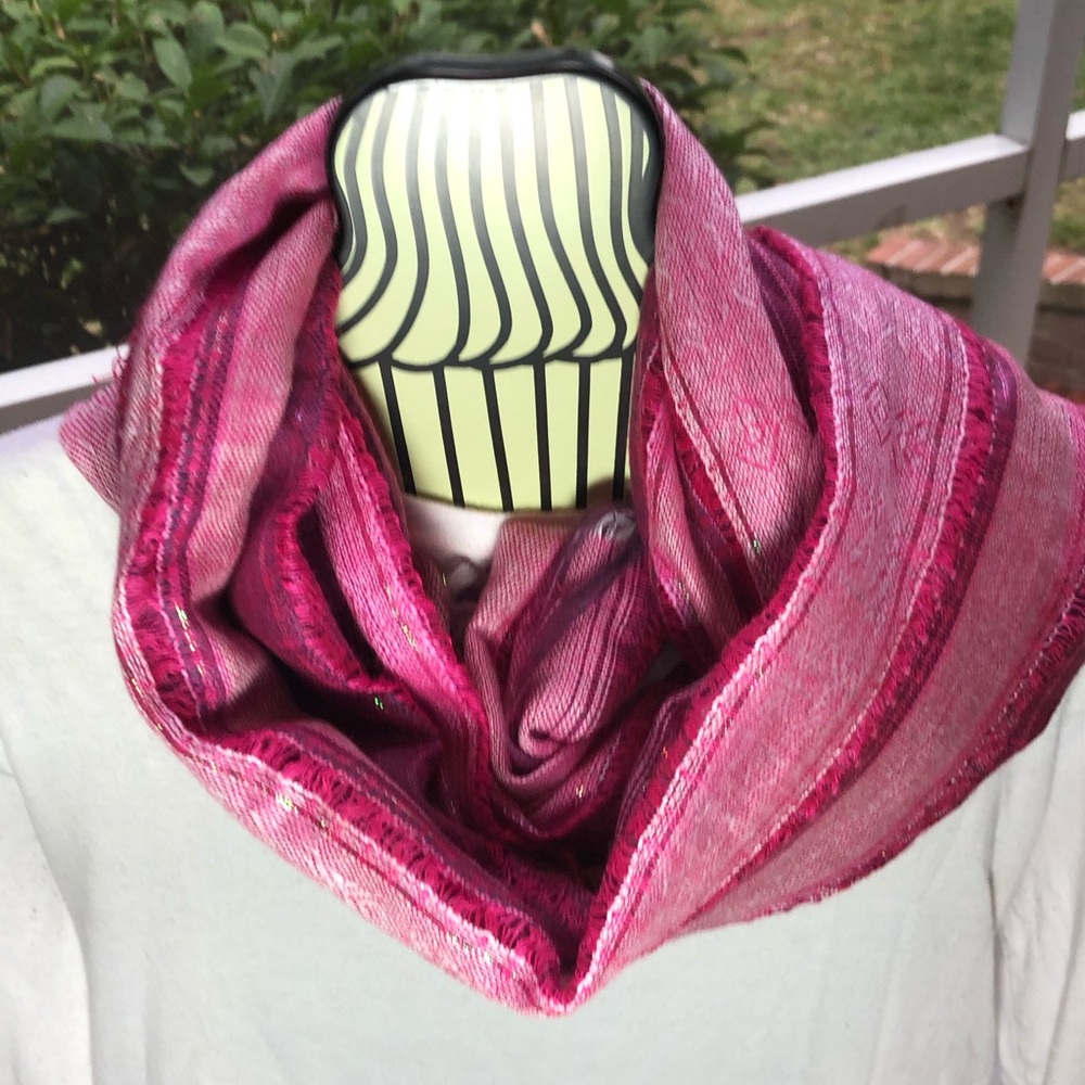 ✨Hot Pink with Metallic Threads Fringe EUC - Picture 3 of 4